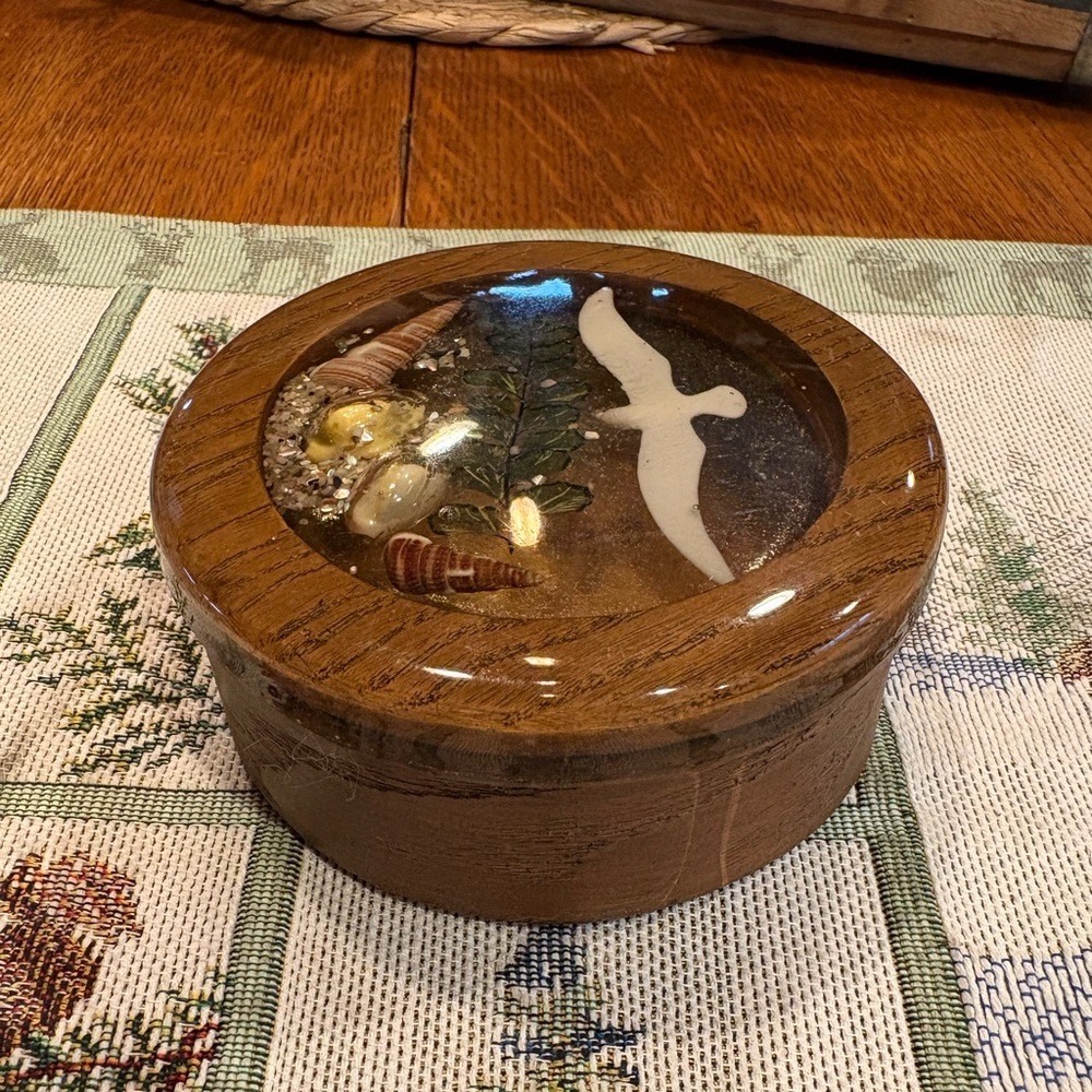 Design Gifts Intern'| Inc vntg wood & resin trinket box coastal/nautical theme